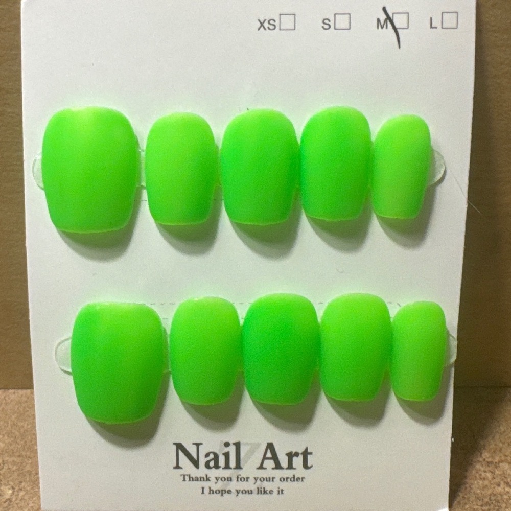 "Matcha Matte" Press-On Nail Set – Bold Green‎ & Smooth Finish